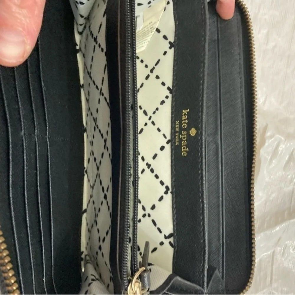Kate spade black saffiano leather zipper clutch accordion wallet